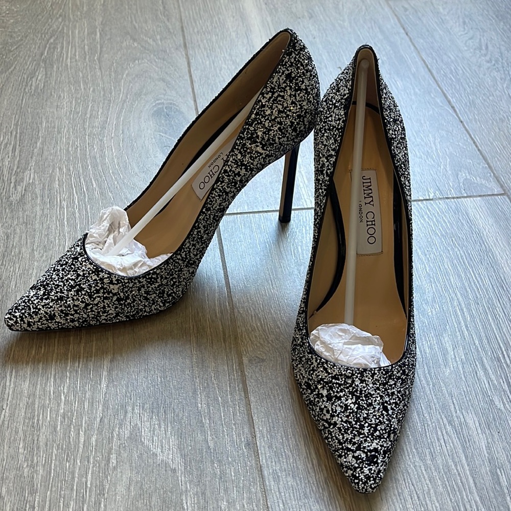 JIMMY CHOO pumps in black and white pallets